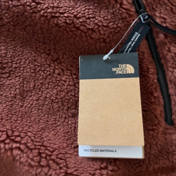 The North Fave extreme pile pullover - Picture 2 of 3